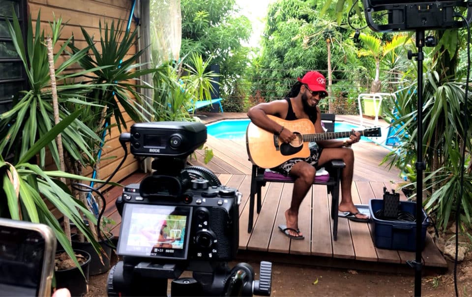 Shooting of Acoustic solo of MIKL at Bounty Lodge Tahiti with his title - A la folie