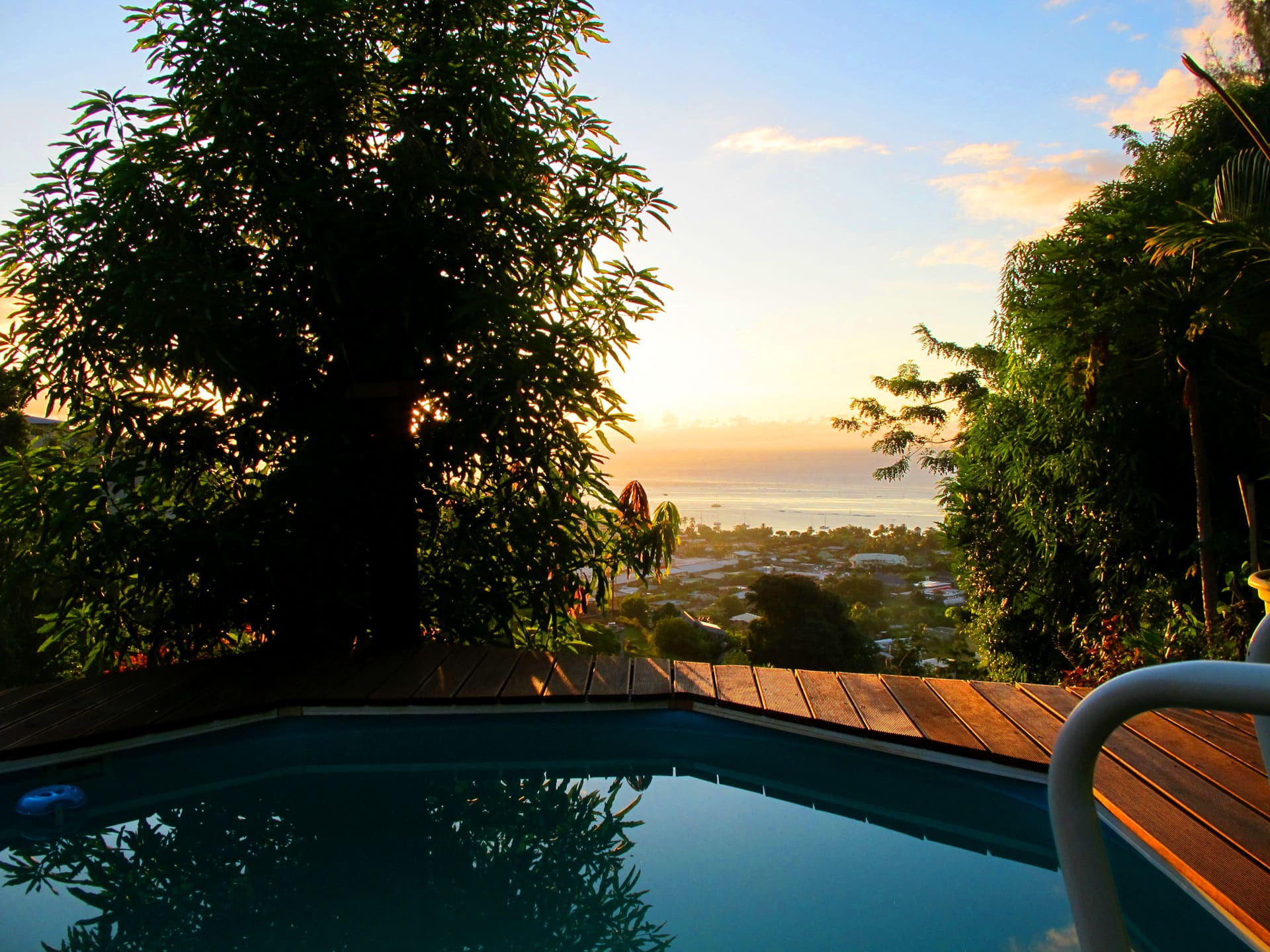 coucher de soleil vu de la piscine