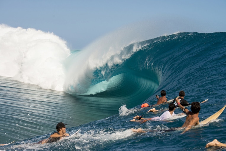Surf wave at Teahupoo