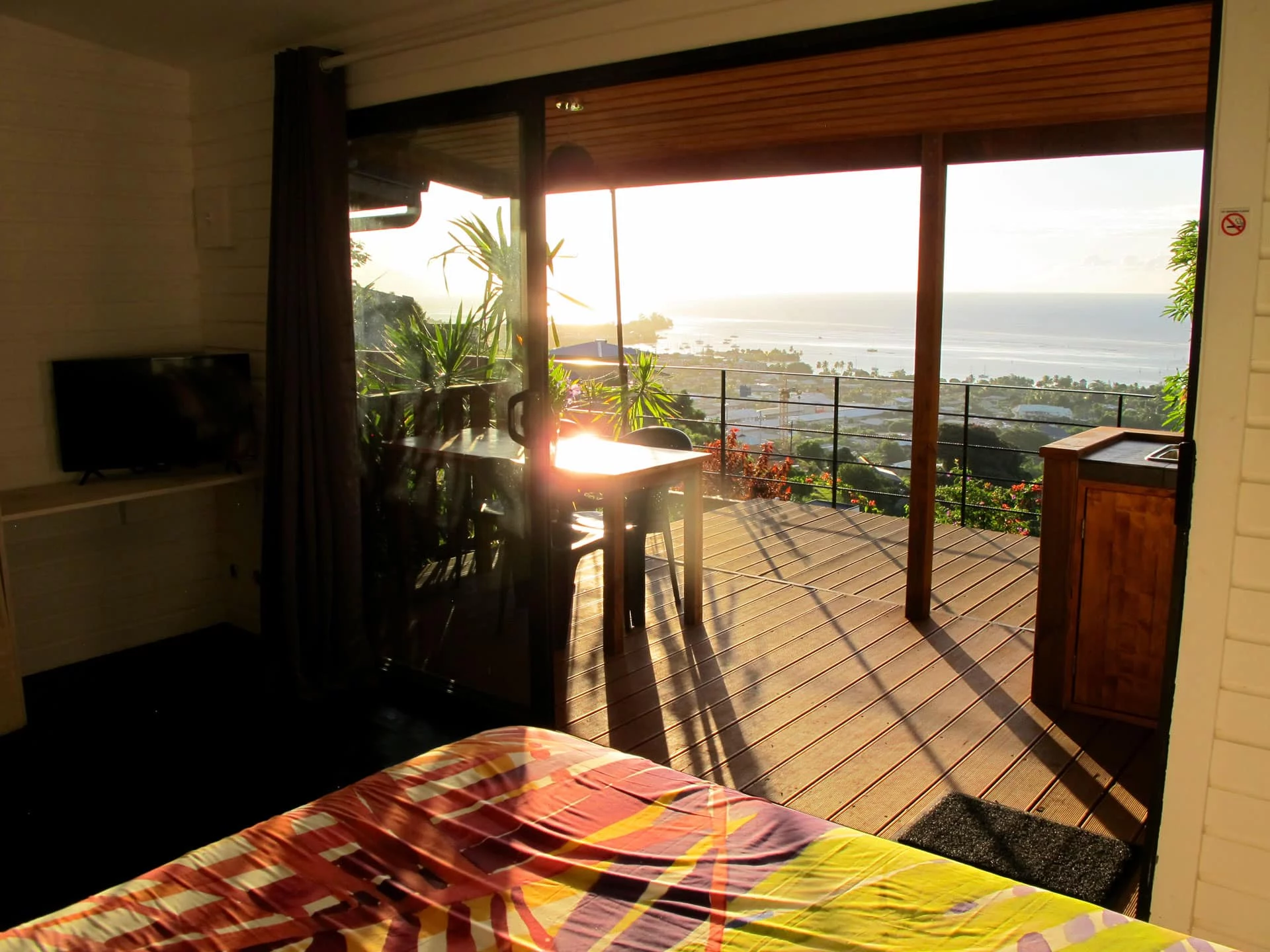 kahaia bungalow room with ocean view
